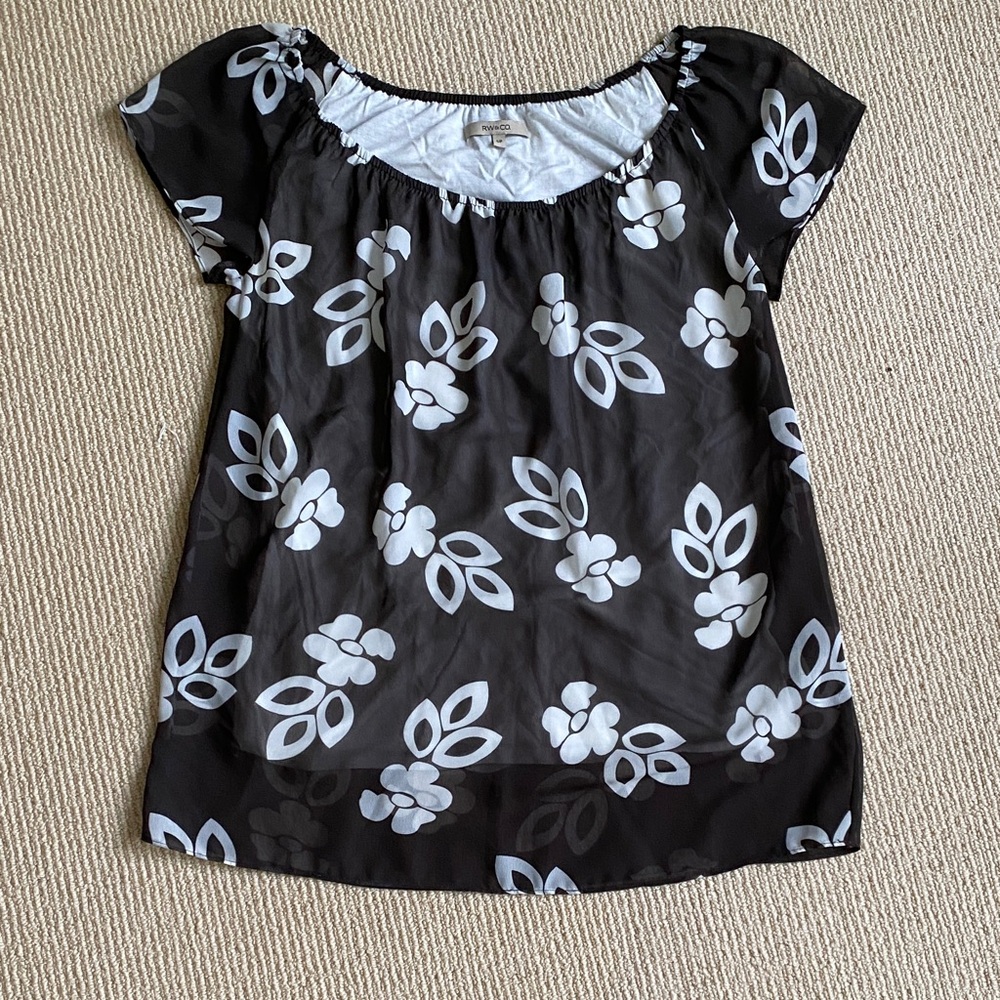 RW&CO. Black and White Floral Blouse